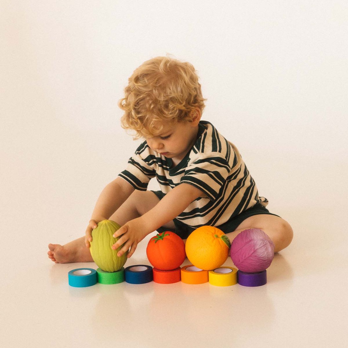 Brinquedo De Banho E Mordedor Oli & Carol Tomate e Repolho

 - Versatile for Play and Teething Relief